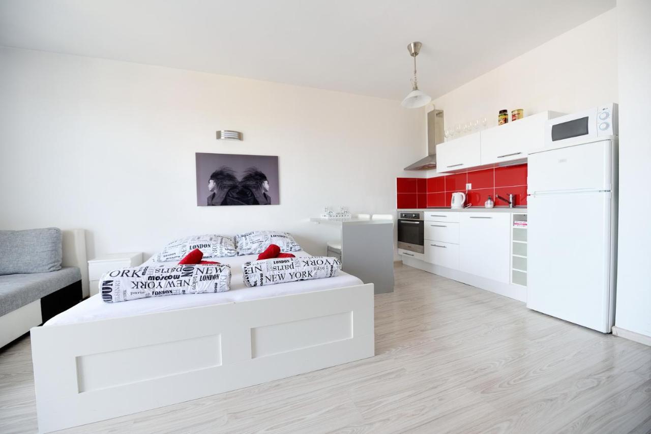 Apartman Centroom Piest'any Eksteriør billede